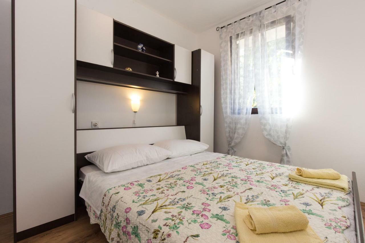 Apartments Karen Krk Town Εξωτερικό φωτογραφία