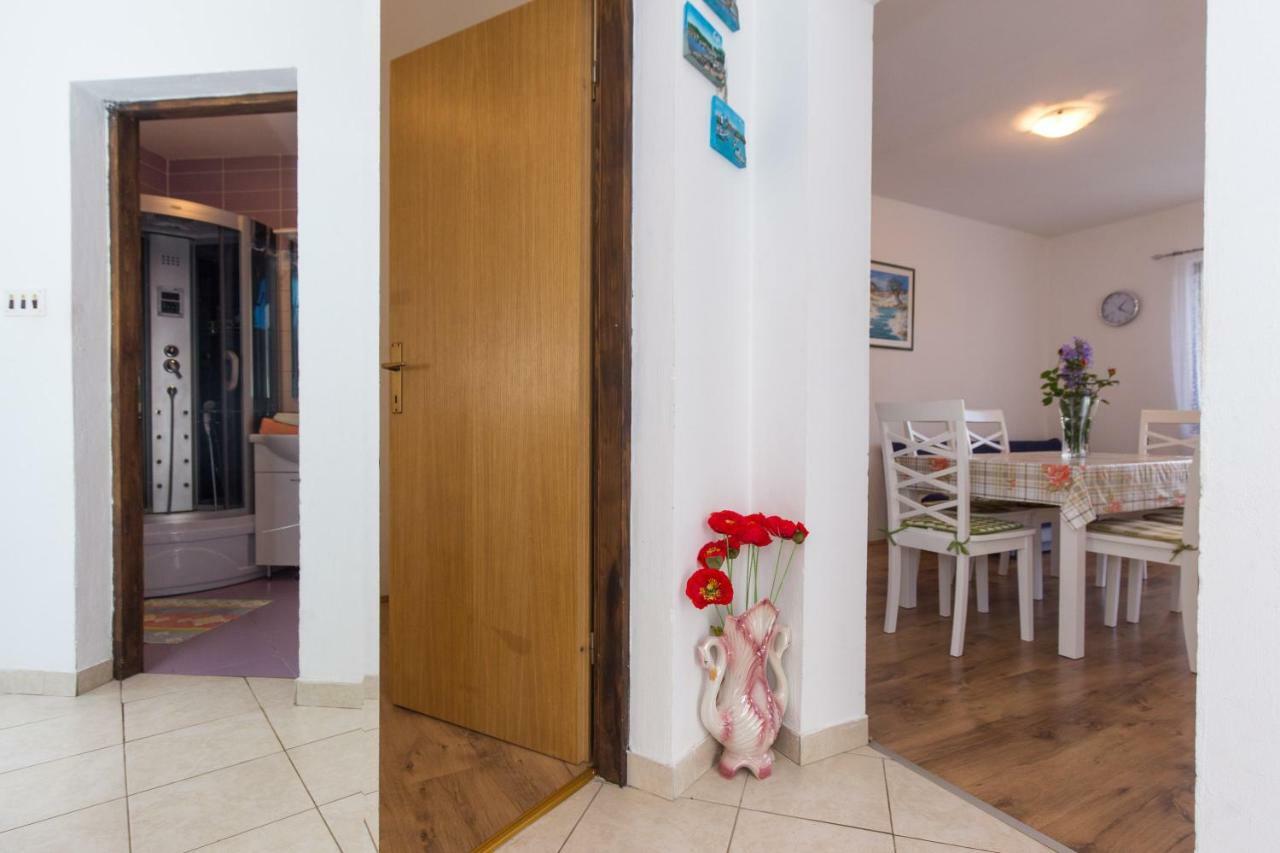 Apartments Karen Krk Town Εξωτερικό φωτογραφία