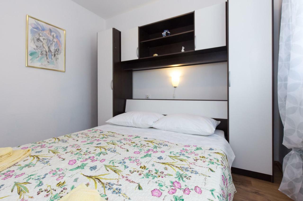 Apartments Karen Krk Town Εξωτερικό φωτογραφία