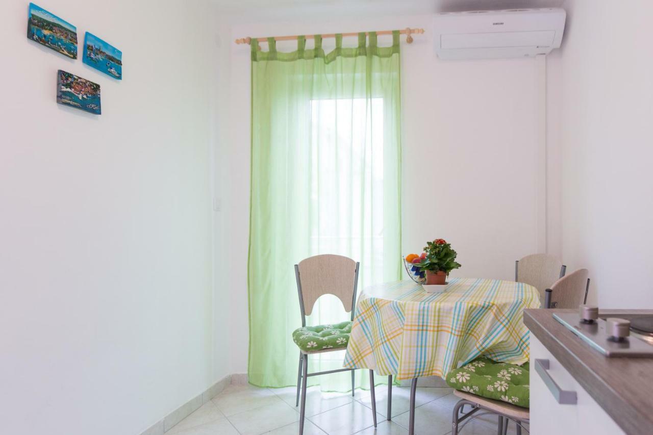 Apartments Karen Krk Town Εξωτερικό φωτογραφία
